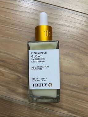 TRULY Pineapple Glow Face Serum — White & Gold
